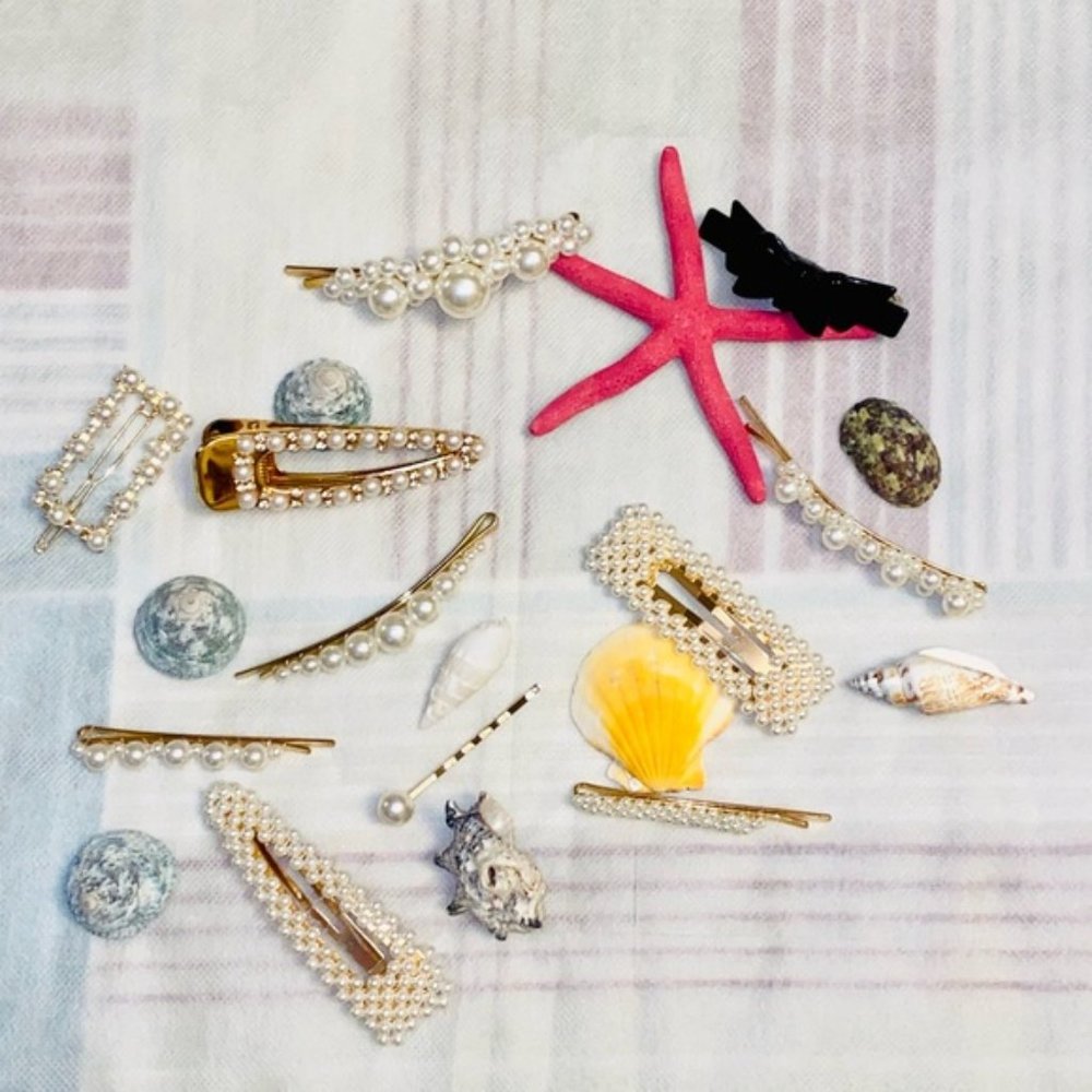HAIR CLIPS , BUNDLE OF FAUX PEARLS HAIR CLIPS ????
